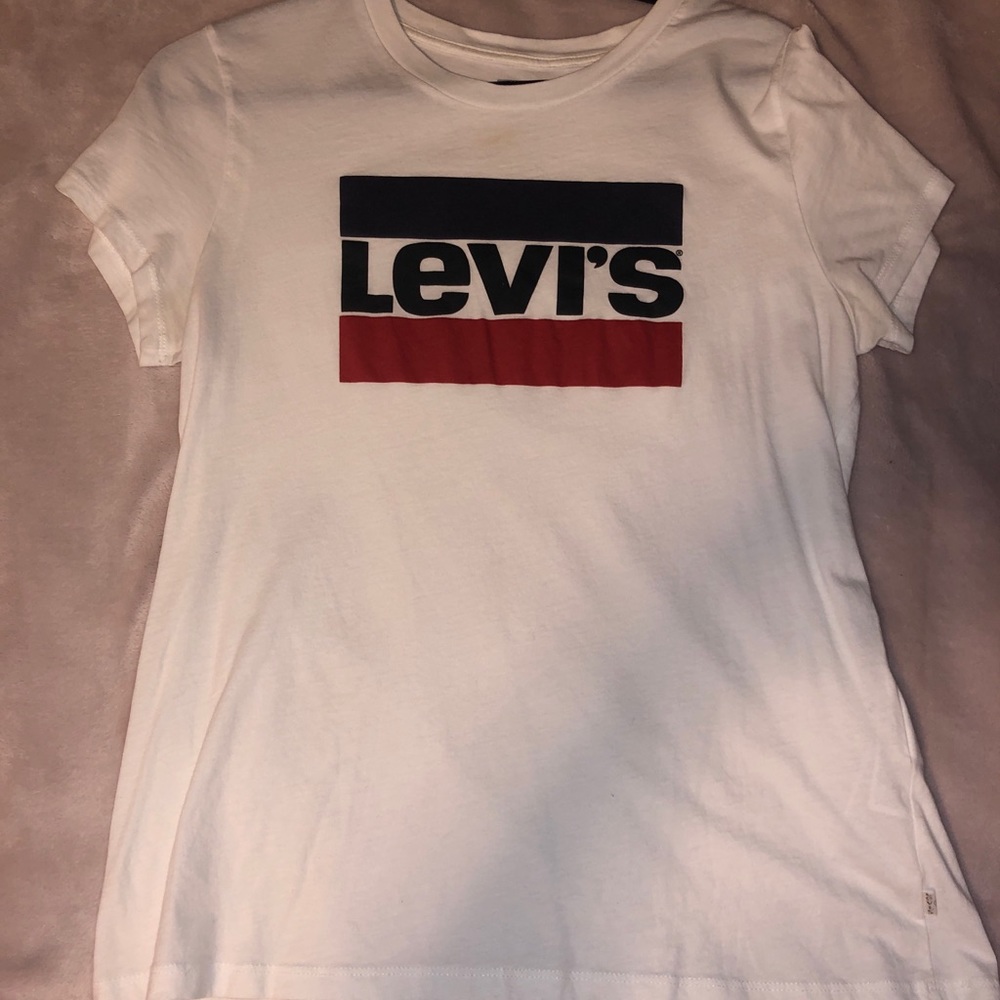 Levi’s tee